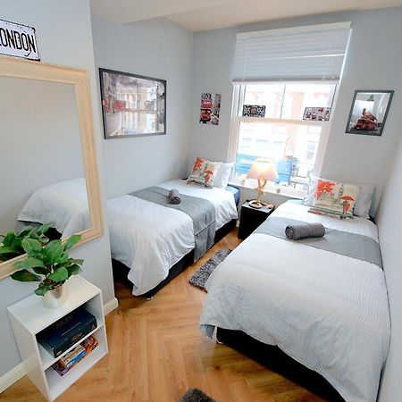 2 Bedroom Flat In Wood Green Piccadilly Line Лондон Екстер'єр фото