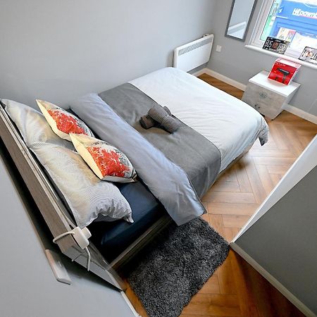 2 Bedroom Flat In Wood Green Piccadilly Line Лондон Екстер'єр фото