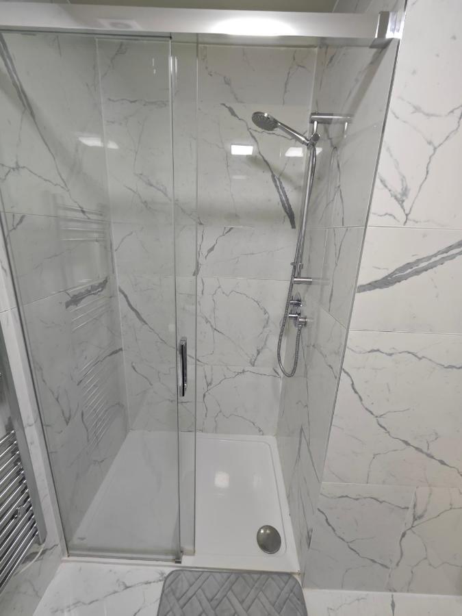 2 Bedroom Flat In Wood Green Piccadilly Line Лондон Екстер'єр фото