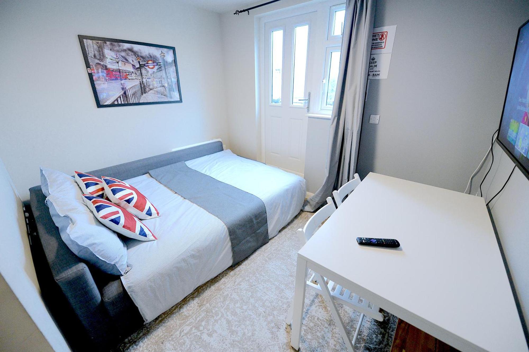 2 Bedroom Flat In Wood Green Piccadilly Line Лондон Екстер'єр фото