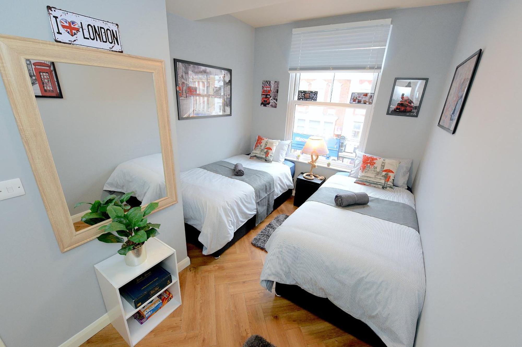 2 Bedroom Flat In Wood Green Piccadilly Line Лондон Екстер'єр фото