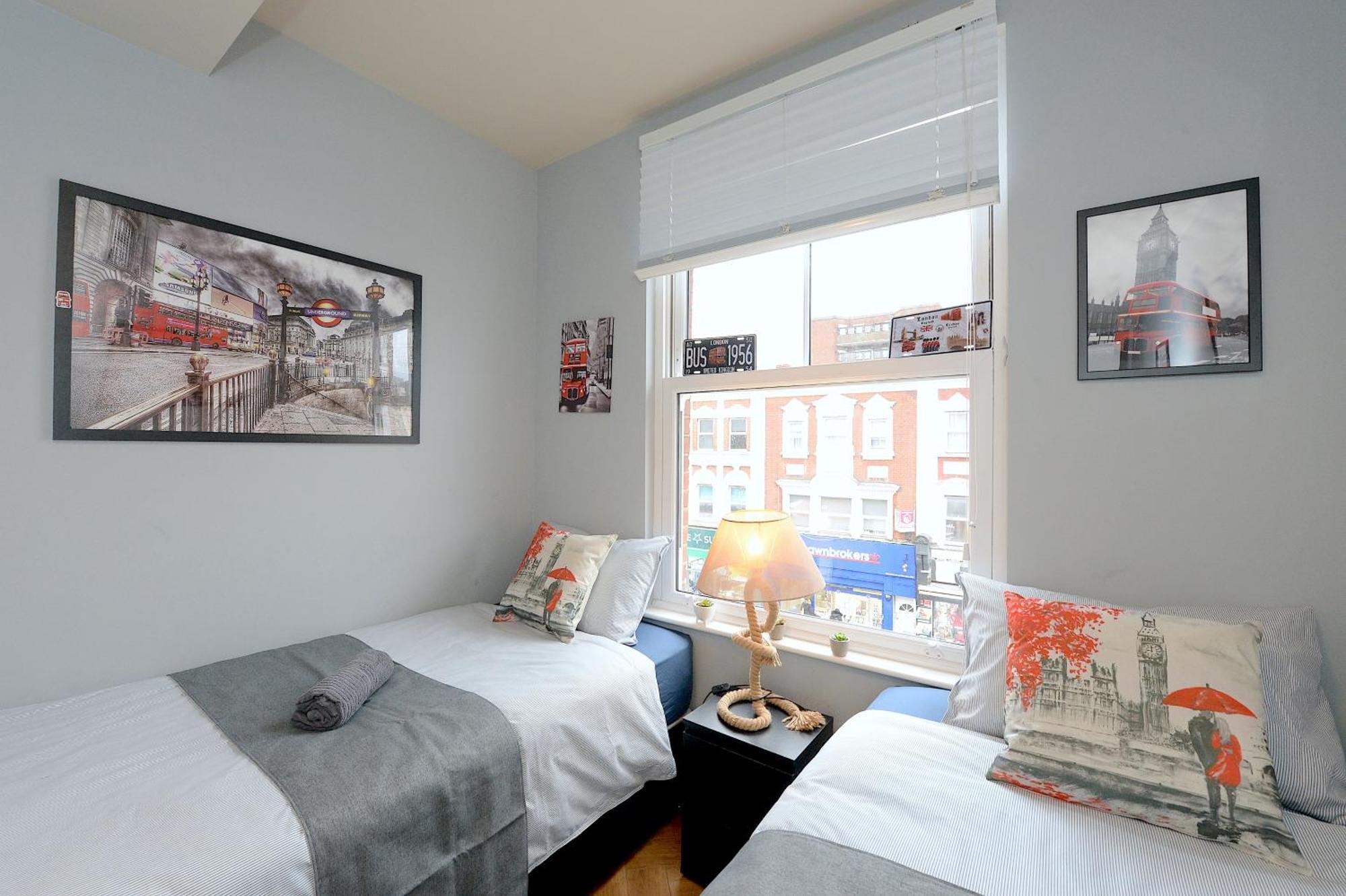2 Bedroom Flat In Wood Green Piccadilly Line Лондон Екстер'єр фото