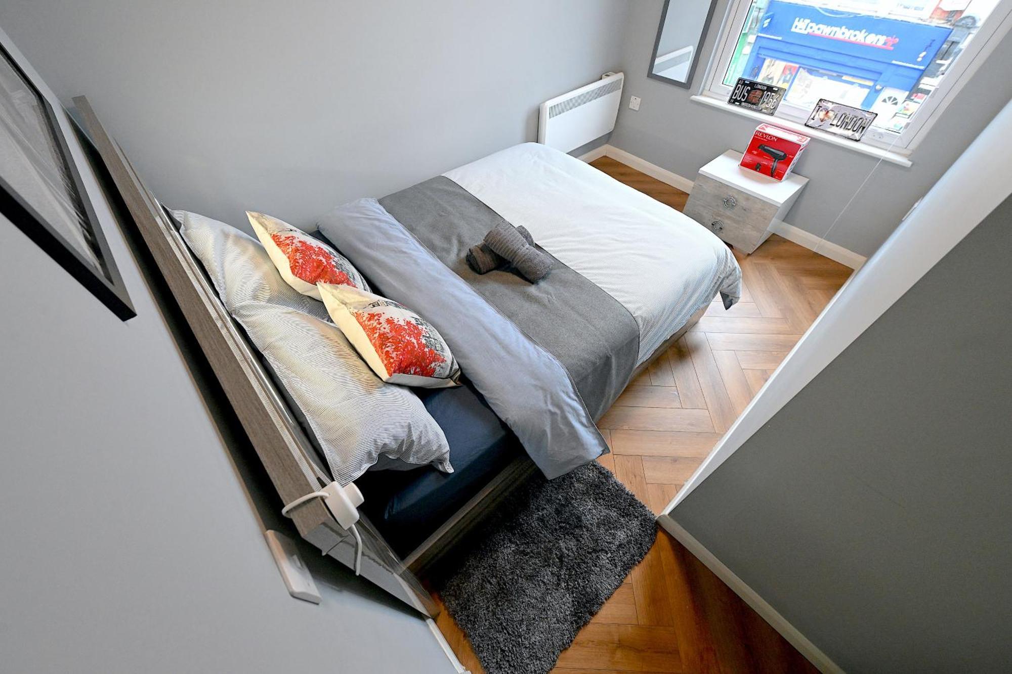 2 Bedroom Flat In Wood Green Piccadilly Line Лондон Екстер'єр фото