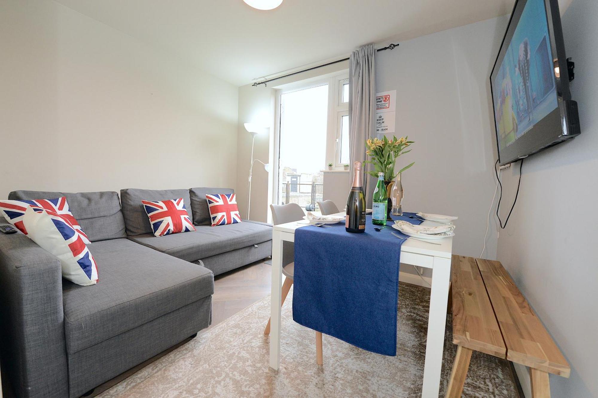 2 Bedroom Flat In Wood Green Piccadilly Line Лондон Екстер'єр фото