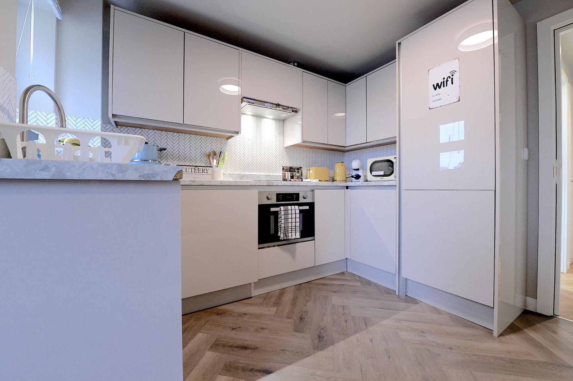 2 Bedroom Flat In Wood Green Piccadilly Line Лондон Екстер'єр фото