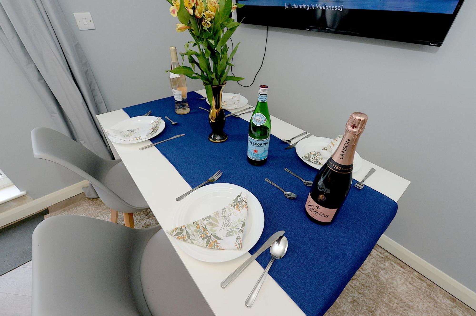 2 Bedroom Flat In Wood Green Piccadilly Line Лондон Екстер'єр фото