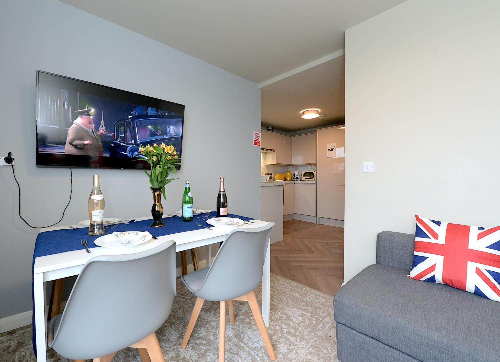 2 Bedroom Flat In Wood Green Piccadilly Line Лондон Екстер'єр фото