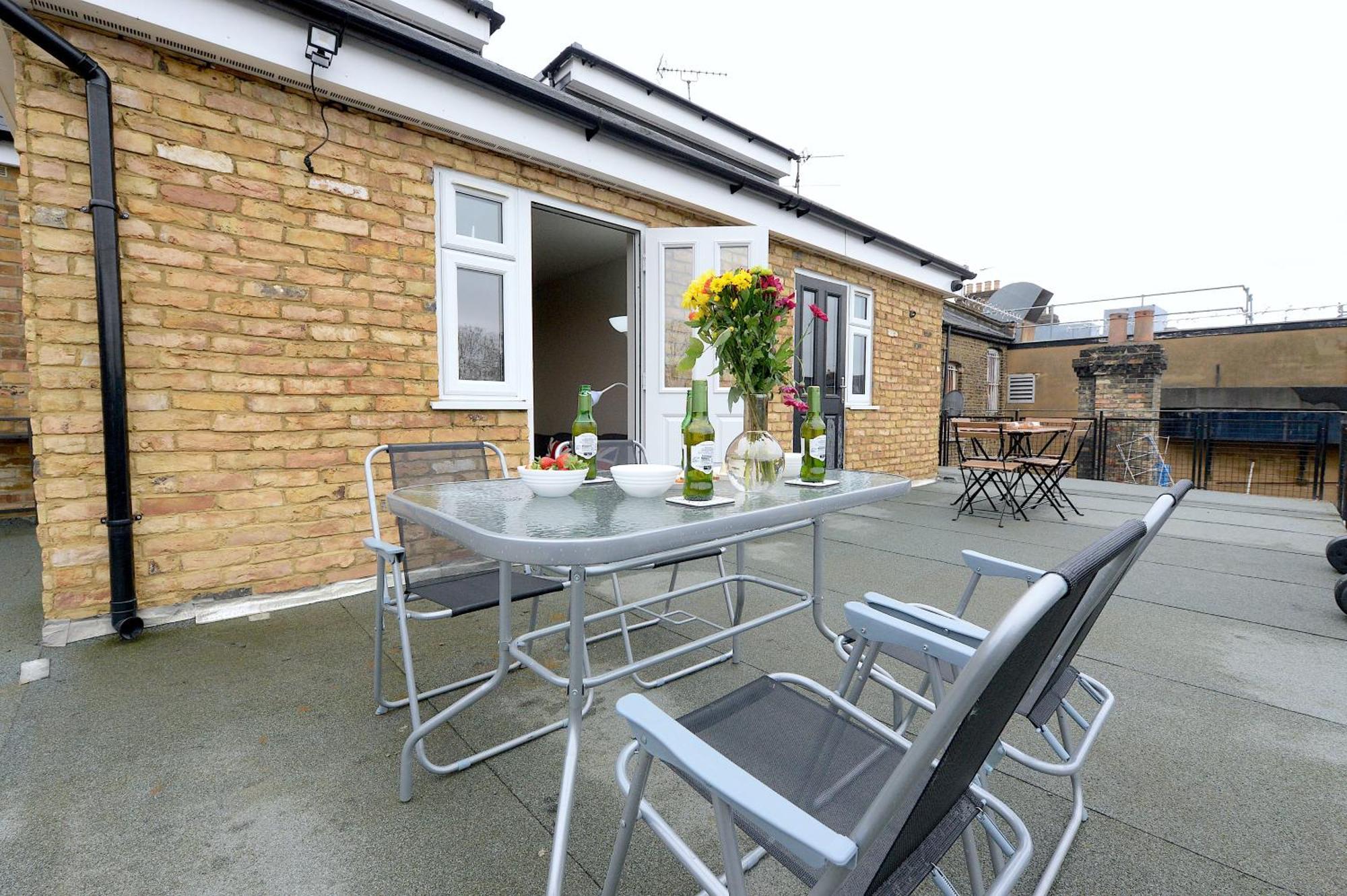 2 Bedroom Flat In Wood Green Piccadilly Line Лондон Екстер'єр фото